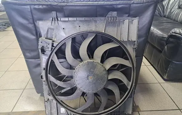 Mercedes-Benz GLE (W166 - C292) Electric radiator cooling fan A0999064000 18019003751 A66087116