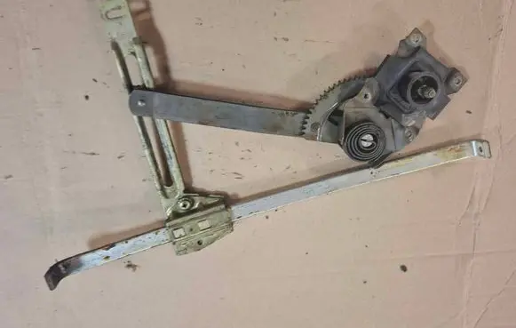 Mercedes-Benz 280 450 W116 Rear door manual window regulator 