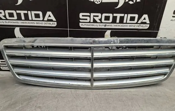 Mercedes-Benz C W203 Front grill A2038800223