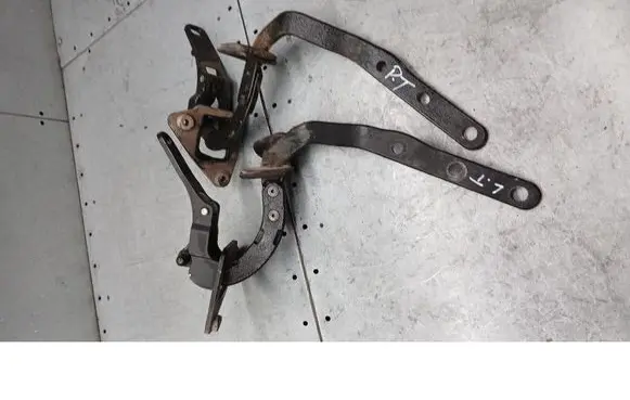 Volvo V70 Tailgate/trunk/boot hinge