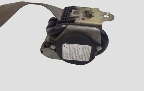 Audi A4 S4 B5 8D Front seatbelt 560585901 008R