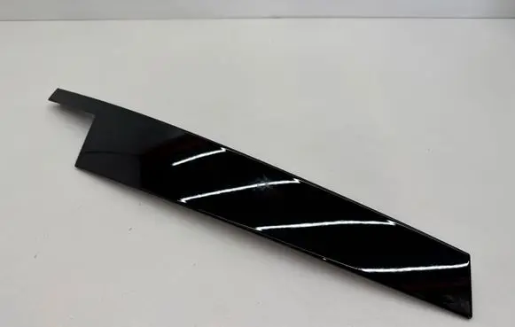 BMW 5 G30 G31 G38 Front door glass trim molding 7390121