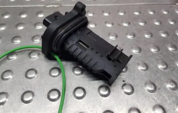BMW 3 F30 F35 F31 Mass air flow meter S26371033 7602038