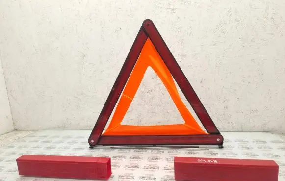 Audi A4 S4 B8 8K Emergency warning sign 8T0860251