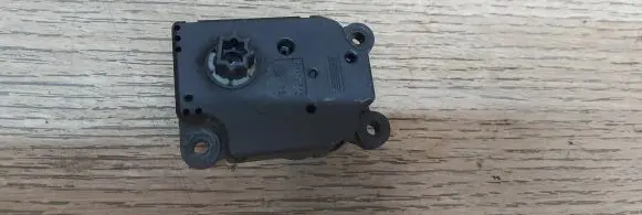 Citroen C2 Air flap motor/actuator F663746XB 220904595 PA12GF30