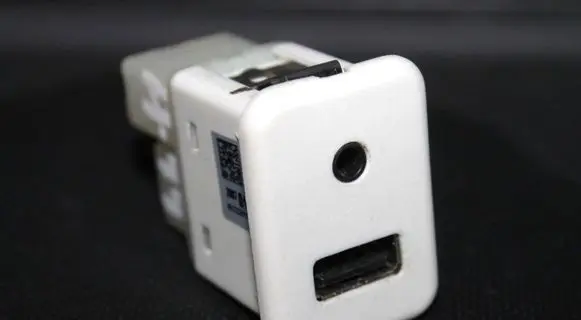 Opel Antara USB socket connector 20870101 4819736