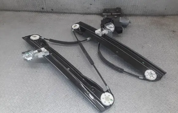 Opel Meriva B Front door window regulator with motor 367992034
