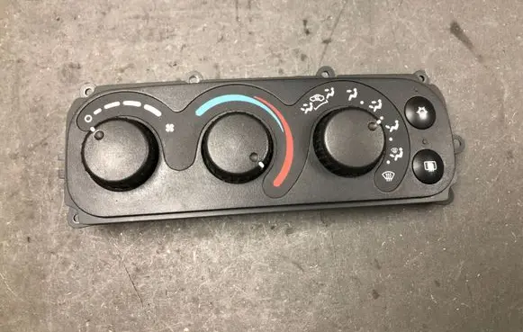 Chrysler Voyager Climate control unit 04698198AB