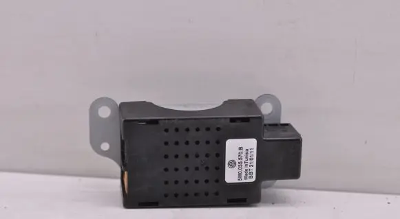 Volkswagen Golf VI Aerial antenna amplifier 5M0035570B