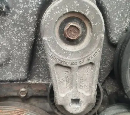 Chrysler Pacifica Generator/alternator belt tensioner 04861528ac