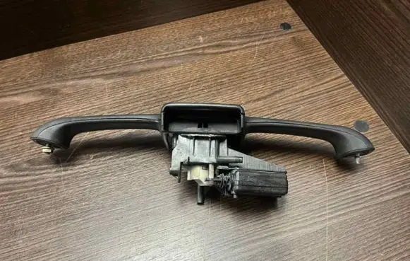 Nissan Primastar Tailgate/trunk/boot lock/catch/latch 8200007345