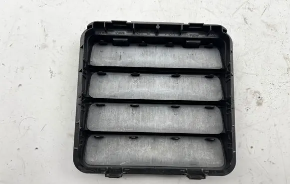 Jeep Grand Cherokee WL Quarter panel pressure vent 68323649AB