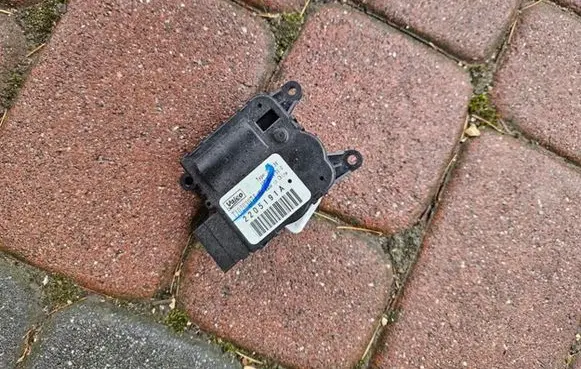Renault Trafic III (X82) Air flap motor/actuator T1020397J