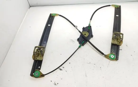 Front window lifting mechanism without motor
