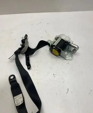 Toyota Prius+ (ZVW40) Front seatbelt 7T7160P 012315