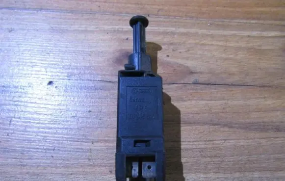 Volkswagen PASSAT B3 Brake pedal sensor switch 191945515