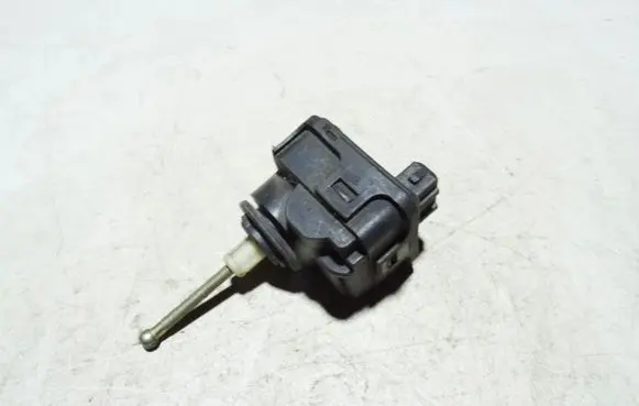 Headlight level adjustment motor