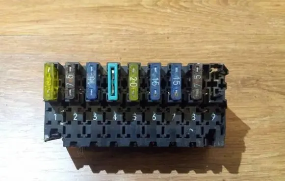 Mercedes-Benz E W210 Fuse box set 0015457901