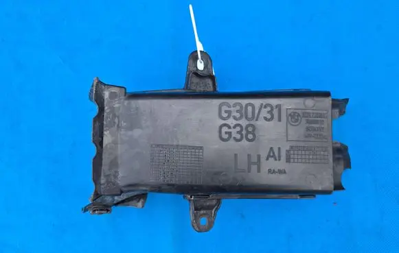 BMW 5 G30 G31 G38 Air intake duct part 7383851