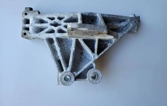 Fiat 500X Engine mounting bracket 55263428