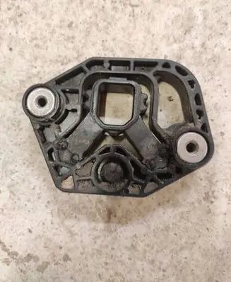 Volvo S60 Radiator mount bracket 31438575