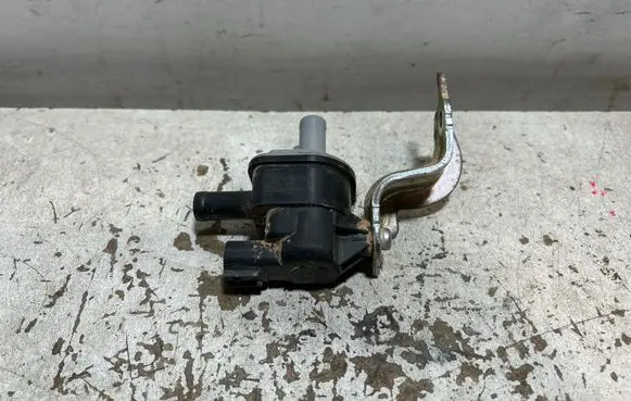 Toyota C-HR I Vacuum valve 9091012279 1362007110 230309