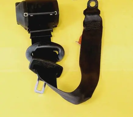 Rear seatbelt