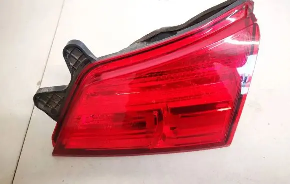 Subaru Legacy Tailgate rear/tail lights 23620073 236-20073