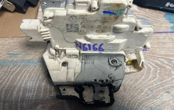 Audi A6 S6 C6 4F Front door lock 4F1837015E