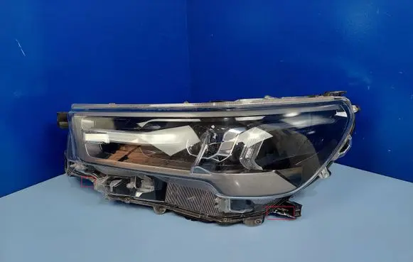 Toyota Hilux (AN120, AN130) Headlight/headlamp 81150YP120 81150YP121