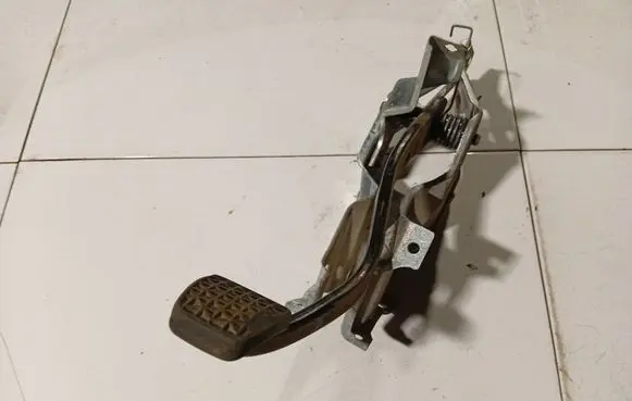 Opel Astra G Clutch pedal 