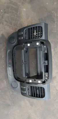 Renault Trafic III (X82) Dashboard center trim panel 682607479R