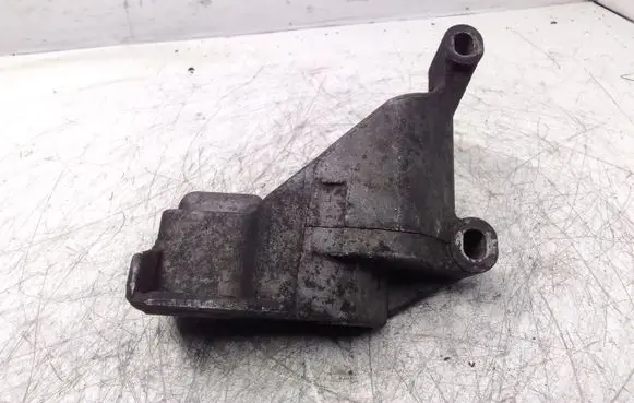 Volkswagen Sharan Power steering pump mounting bracket 026145531D
