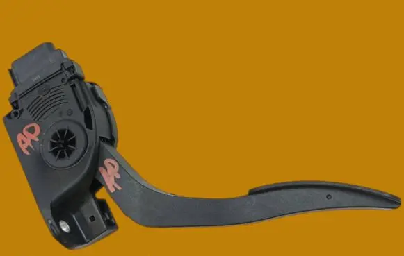 Ford Turneo Courier Accelerator throttle pedal 8V219F836AC