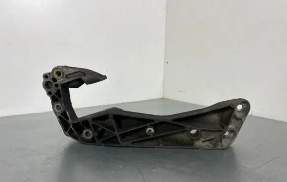 BMW 5 F10 F11 Gearbox mounting bracket 6777615