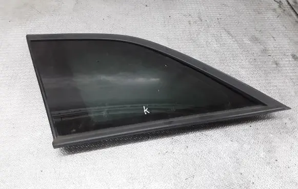 Chrysler Pacifica Rear side window
