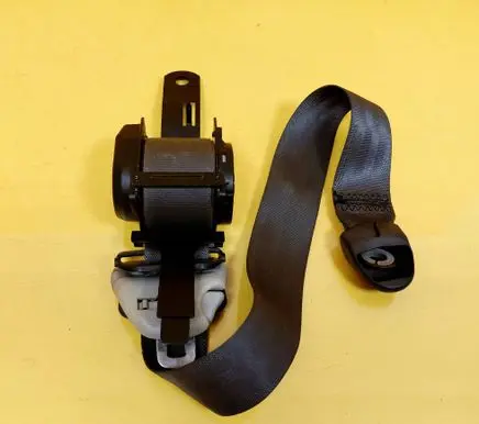 Mitsubishi Lancer Front seatbelt 0421009