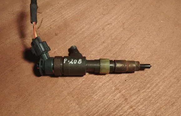 Peugeot 208 Fuel injector 0445110340