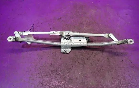 Audi A4 S4 B5 8D Front wiper linkage and motor 