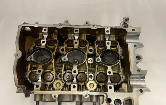 Subaru Outback (BS) Engine head 