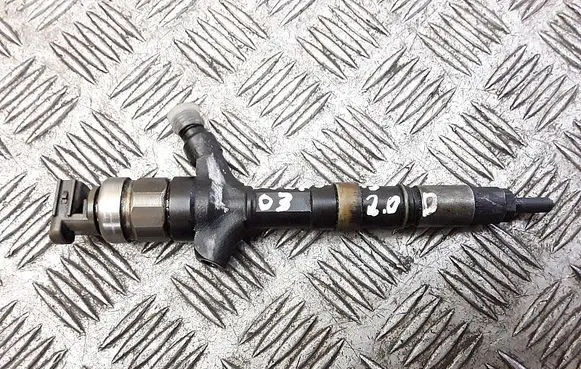 Toyota Avensis T220 Fuel injector 236700g010