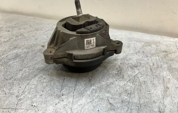 Engine mount bracket