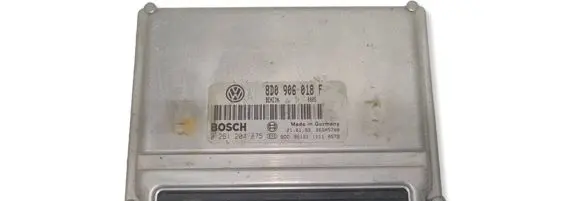 Volkswagen PASSAT B5 Engine control unit/module 8D0906018F 0261204875