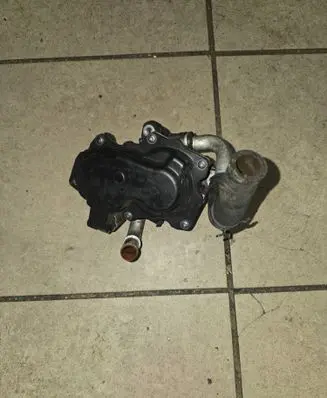 Volkswagen Golf VII EGR valve 04L131501S