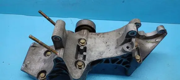 Chevrolet Epica Generator/alternator bracket 