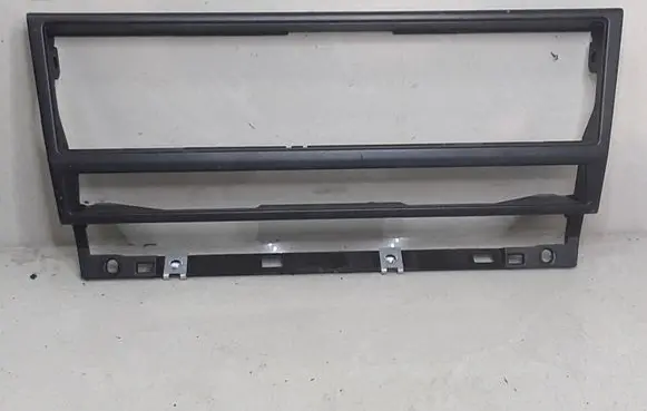 BMW 5 E39 Radio/GPS head unit trim 8247302