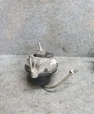 BMW 4 F32 F33 Engine mount bracket 6785713