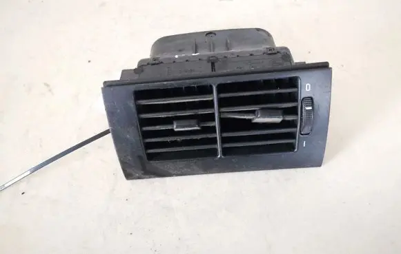 BMW 5 E39 Dash center air vent grill 8391182
