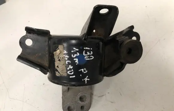 Hyundai i30 Engine mount bracket
