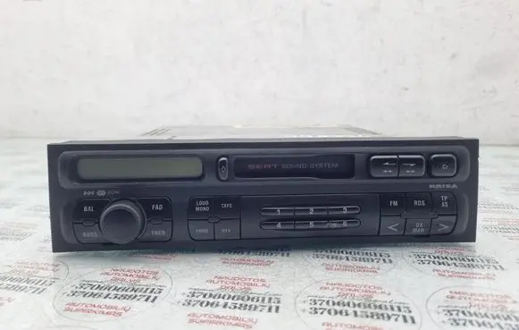 Seat Toledo II (1M) Radio/CD/DVD/GPS head unit 1M0035152B